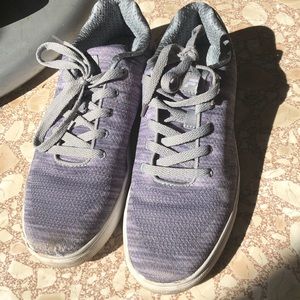 Fila tennis shoes / sneakers